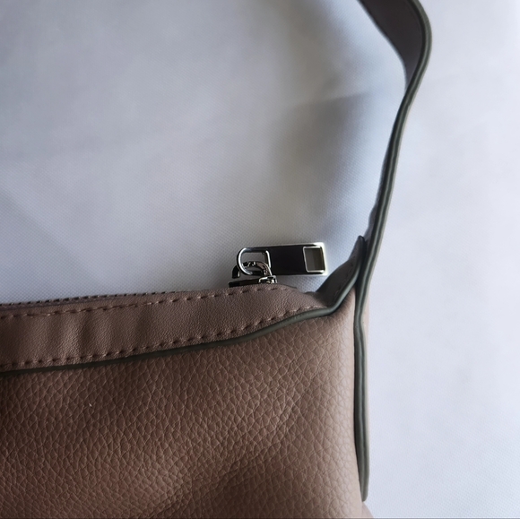 Adjustable Bucket/ Slouch Bag / Hobo Bag - Picture 5 of 15